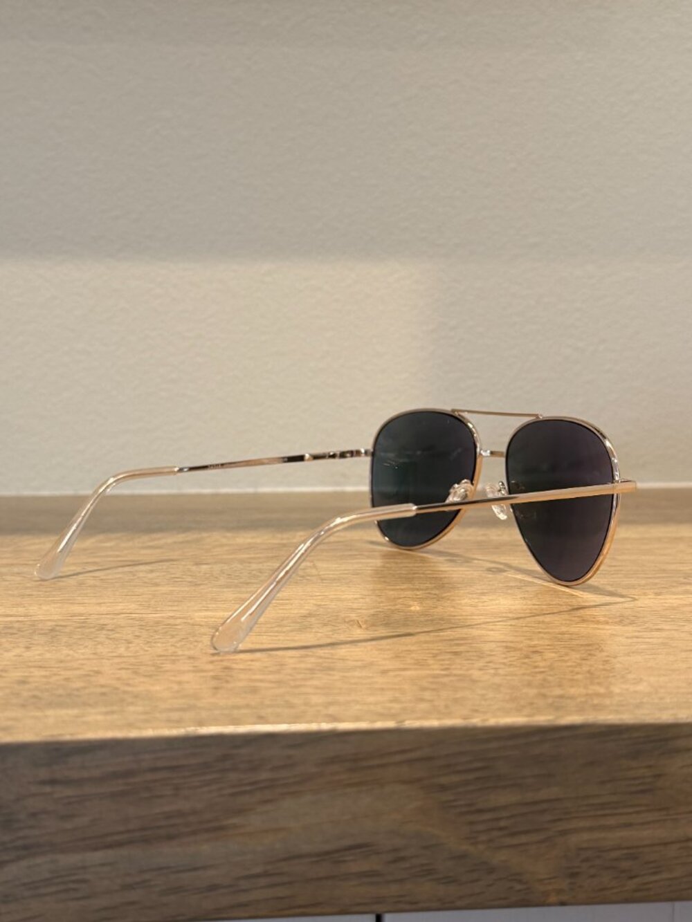 Peepers Gold Aviator Sunglasses +2.00 Reading Glasses OS - Picture 3 of 7